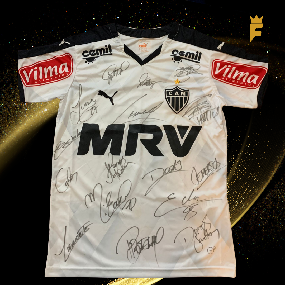 Camisa Oficial do Atlético MG - 2015, modelo 2 autografada mais de 13 jogadores