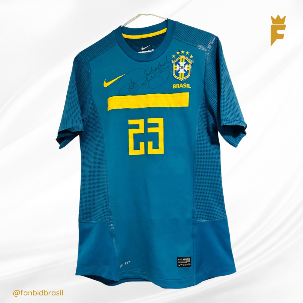 Camisa oficial do Brasil 2011 David Luiz Autografada, De Jogo