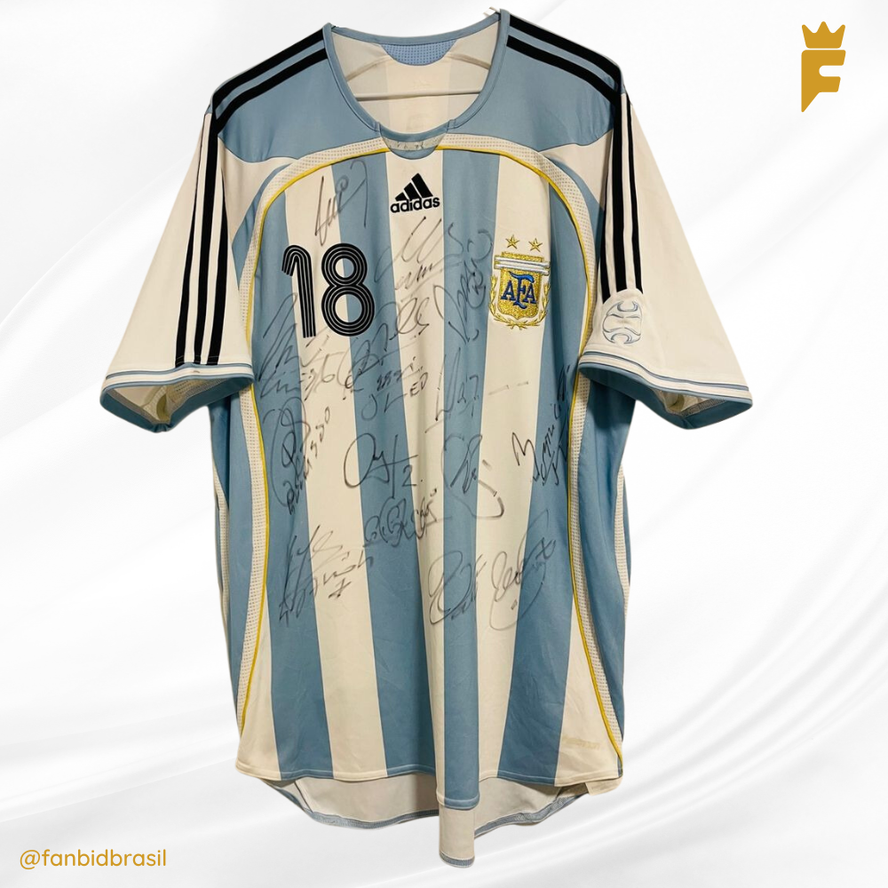 Camisa oficial Argentina 2006/07 autografada 15 jogadores, incluindo Messi usada em jogo