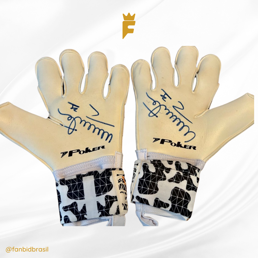 Luvas autografadas pelo goleiro Weverton, de jogo 