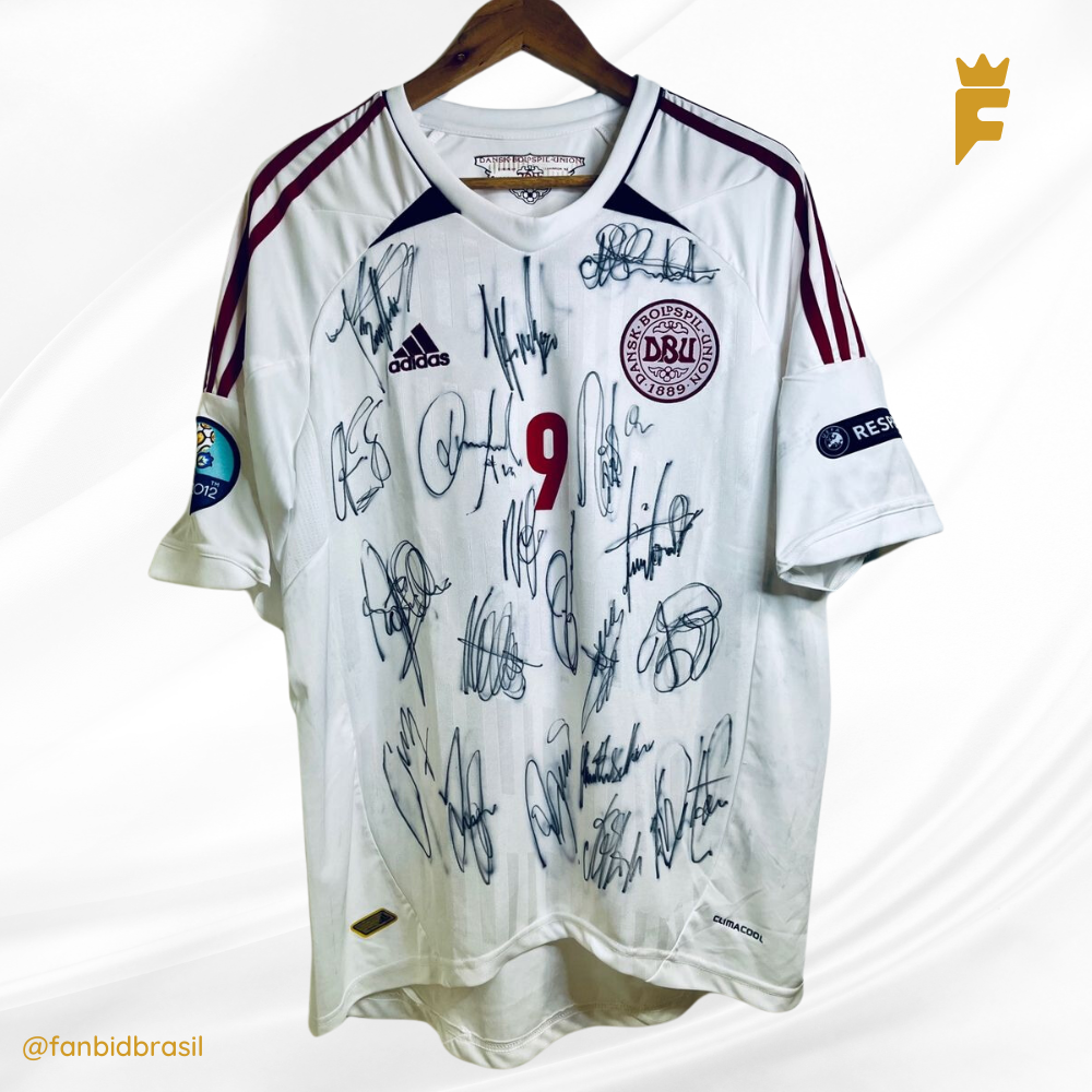 Camisa oficial da Dinamarca Euro 2012 autografada todo elenco