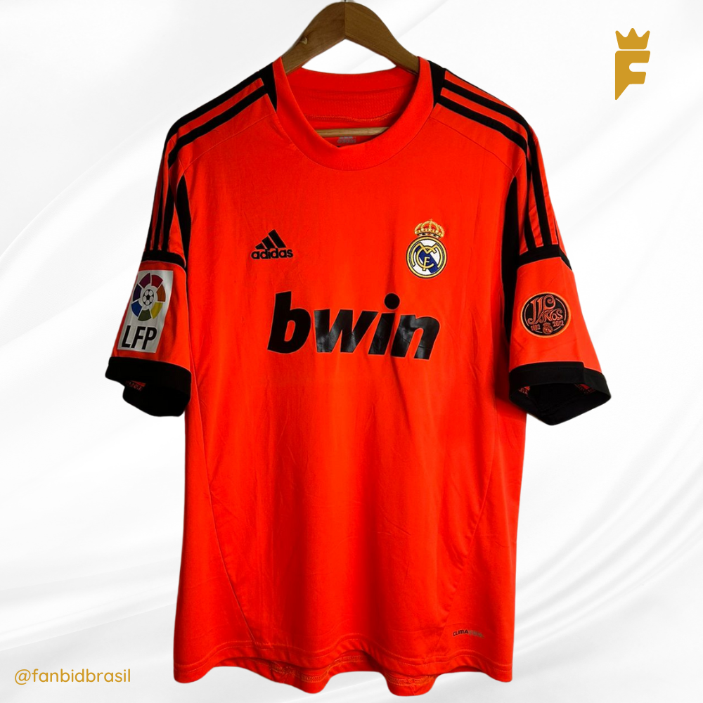 Camisa oficial do Real Madrid 2012/13 110 anos autografada Casillas