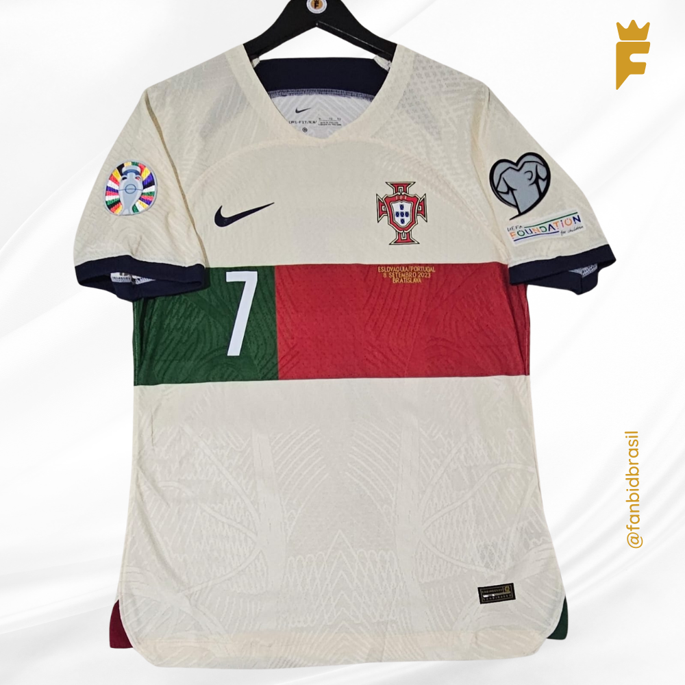 Camisa oficial Portugal 2022/23, versão jogador eliminatórias Euro, autografada Cristiano Ronaldo