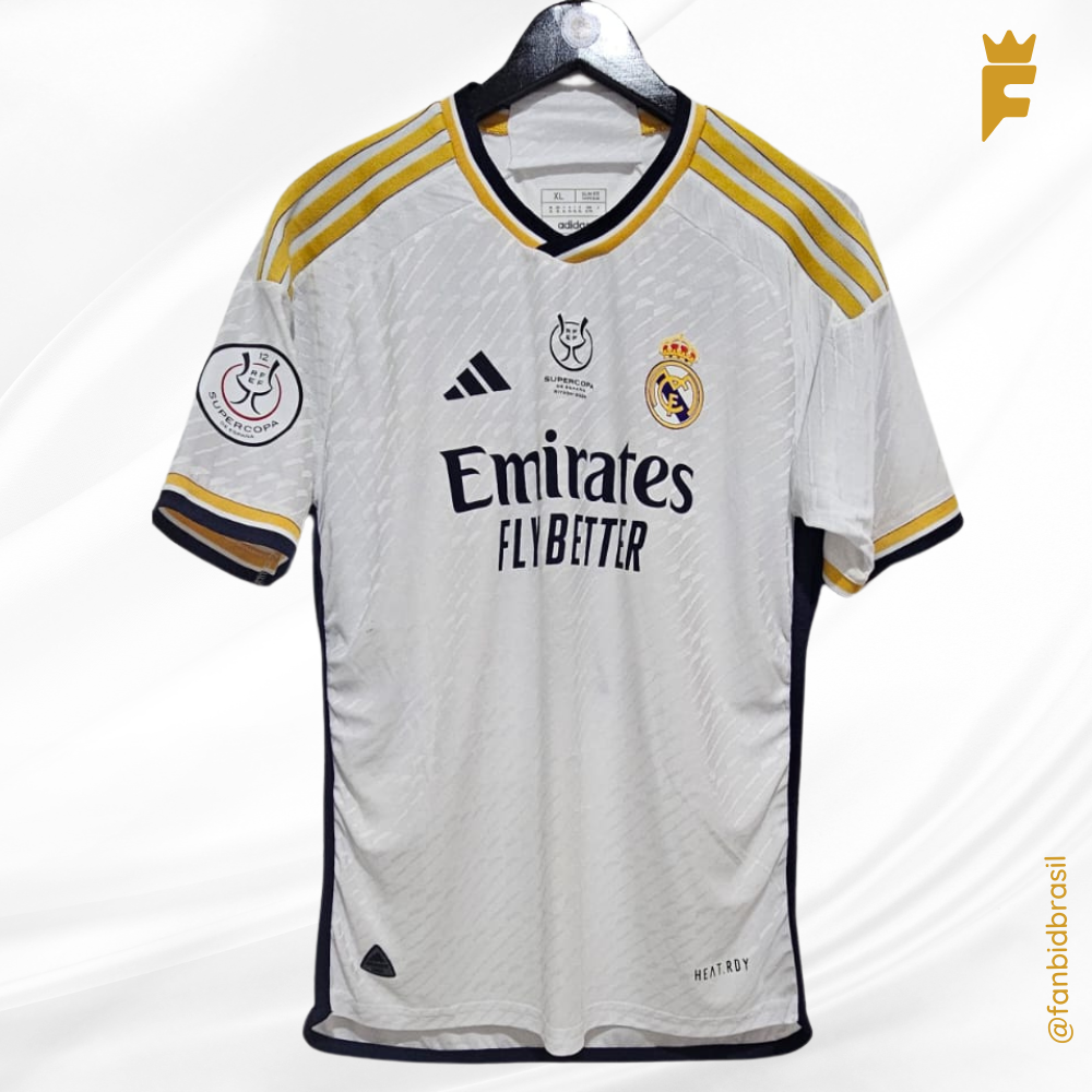 Camisa oficial Real Madrid 2024 final SuperCopa Espanhola, autografada Vini Jr, de jogo