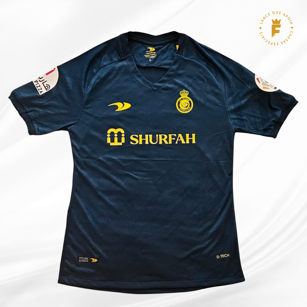 Camisa Al Nassr 2022/23, uniforme 2, vers jogador, autografada Cristiano Ronaldo. 